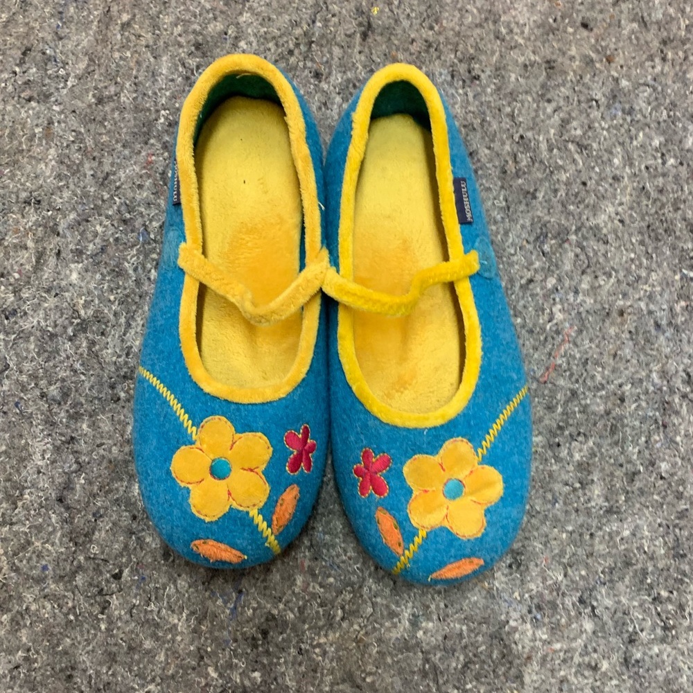 Moshulu wool ballet slipper
